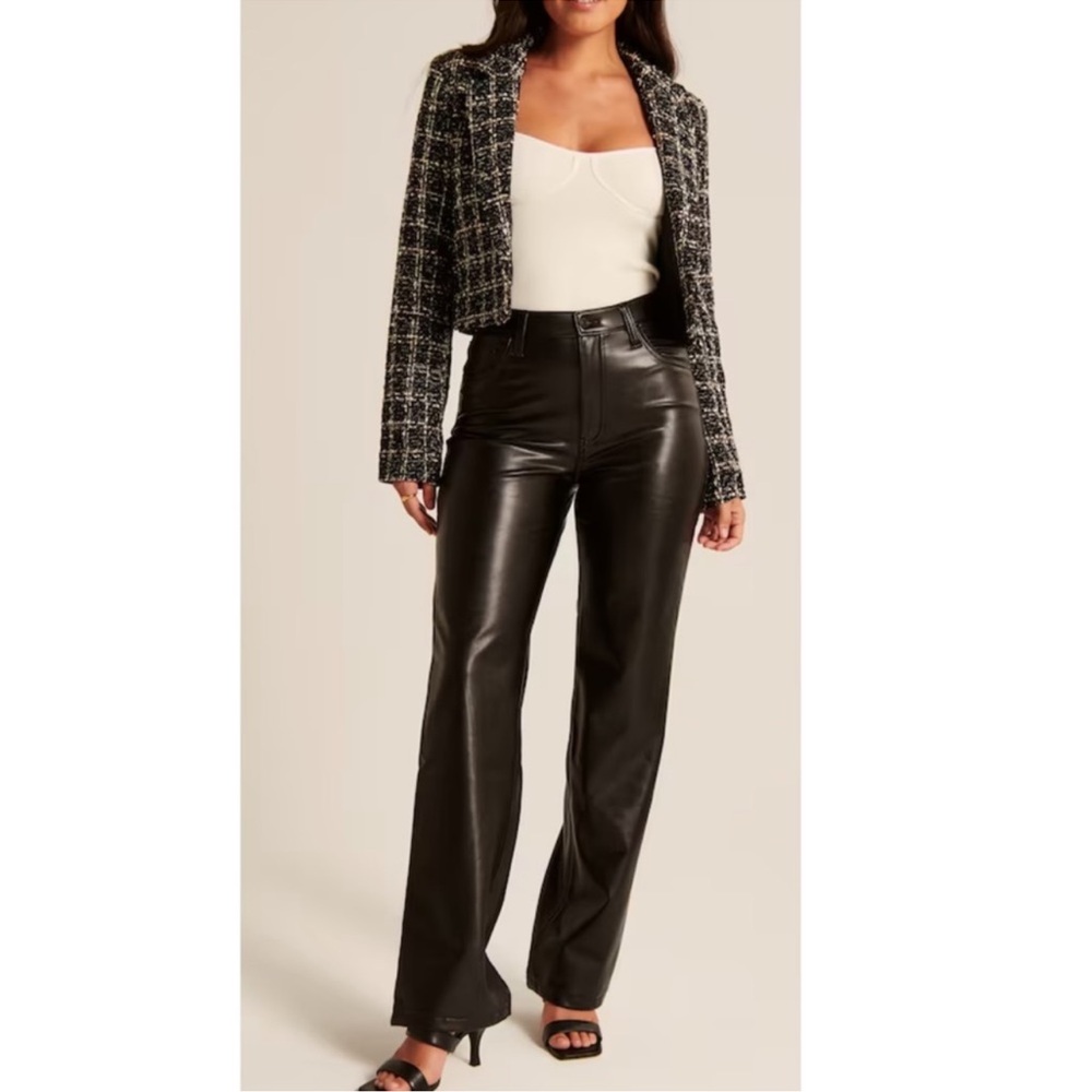 Abercrombie & Fitch ultra high rise 90’s relaxed faux leather pants 25/0